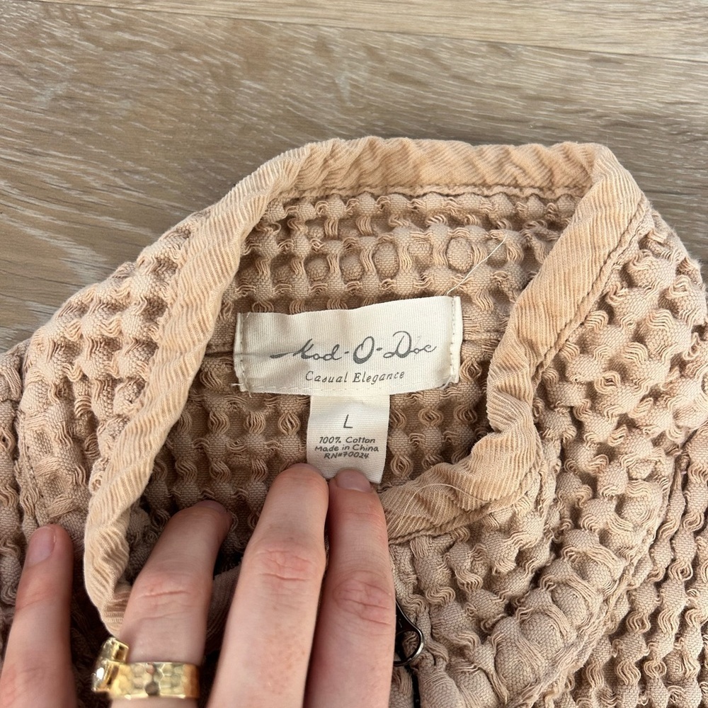 Textured Beige Zip-Up Vest - Picture 8 of 8
